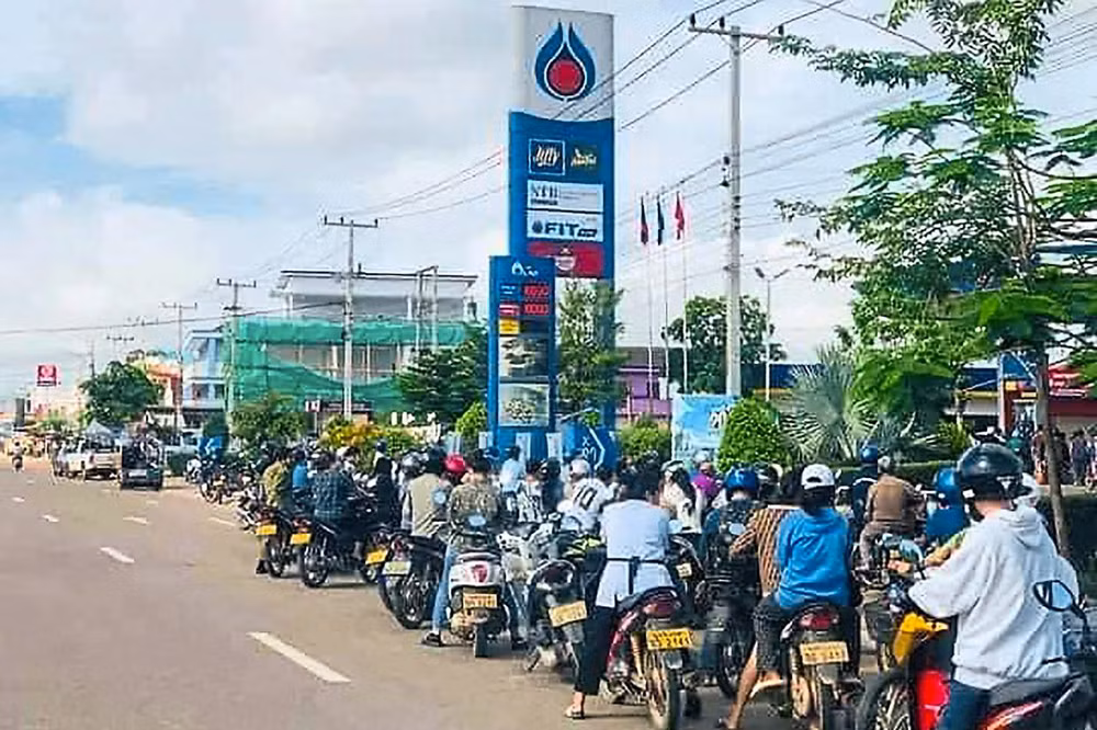 Lao government urges against unnecessary travel to save fuel ảnh 1