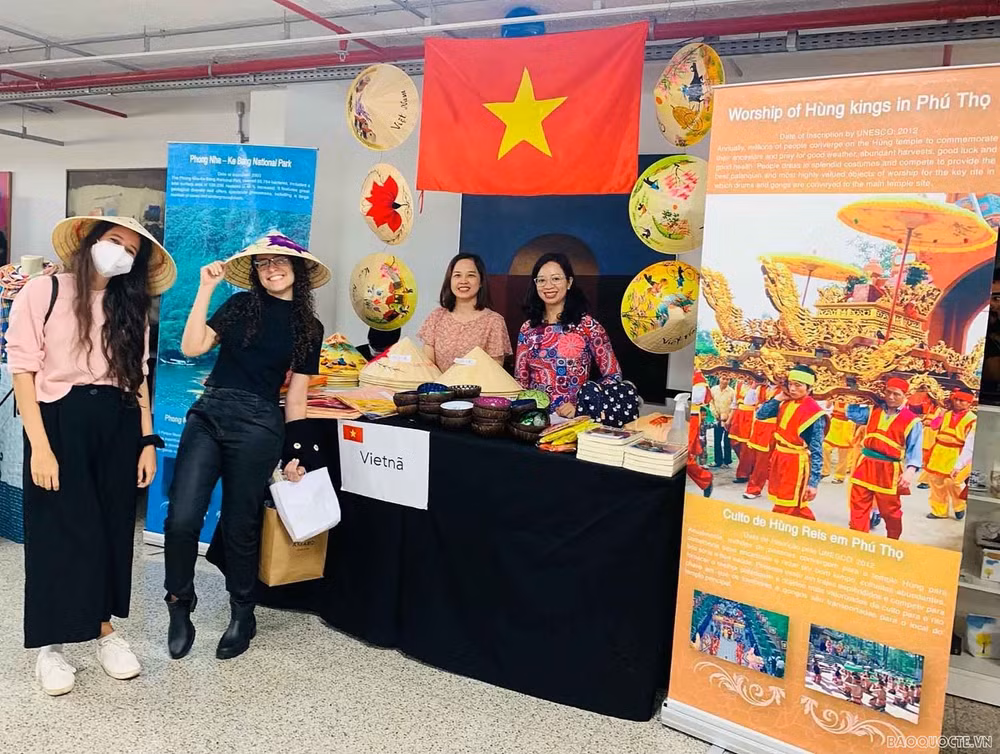 Vietnam attends Int’l Food and Culture Bazaar in Brazil ảnh 1