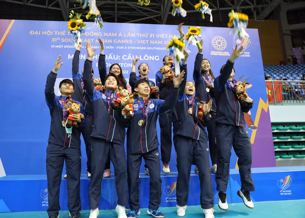 SEA Games 31: Thailand wins gold medal in women's team badminton ảnh 1