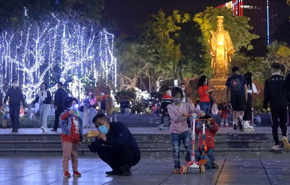 Campaign launched to light up Hanoi with competition ảnh 1