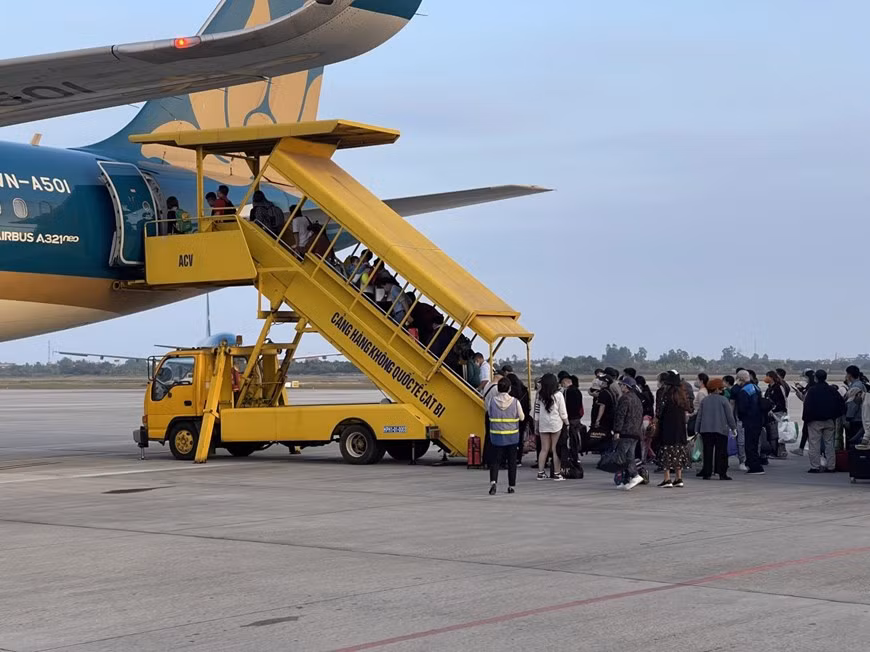 Vietnam Airlines to tighten COVID-19 prevention during Tet ảnh 1