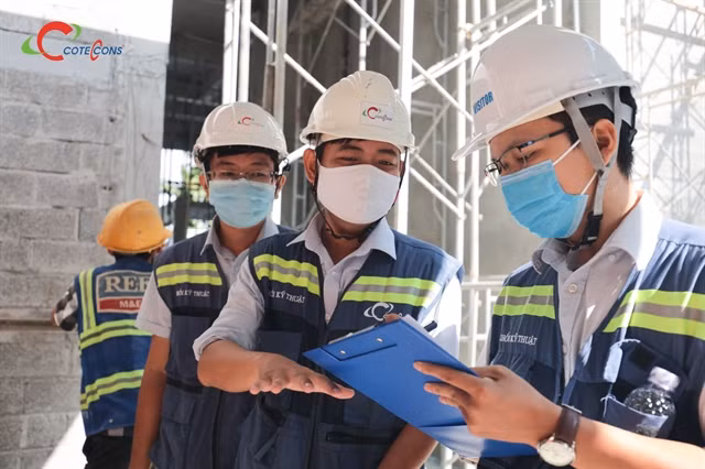 Some provinces, enterprises, universities to offer free COVID-19 vaccinations ảnh 1