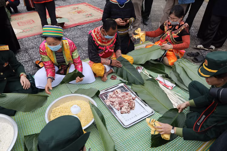Spring colours featured at National Village for Ethnic Culture and Tourism ảnh 1