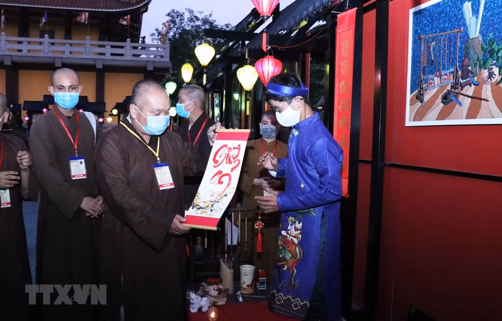 HCM City: Calligraphy festival hosted to welcome Year of Buffalo ảnh 1