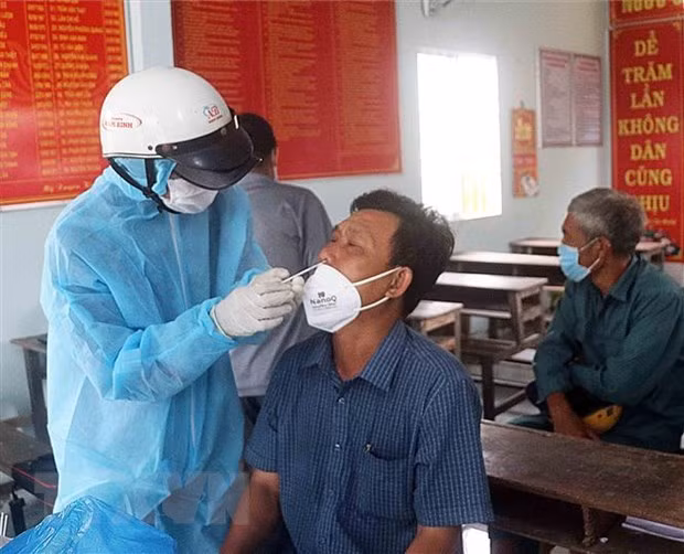 Over 11,800 new COVID-19 cases recorded in Vietnam on Nov. 24 ảnh 1