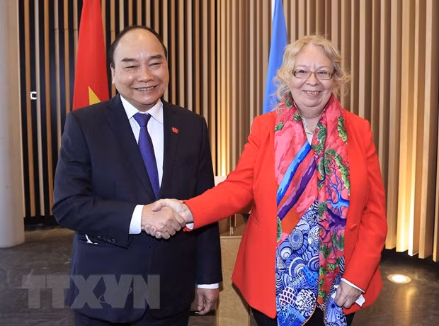 President Nguyen Xuan Phuc active in Switzerland ảnh 4