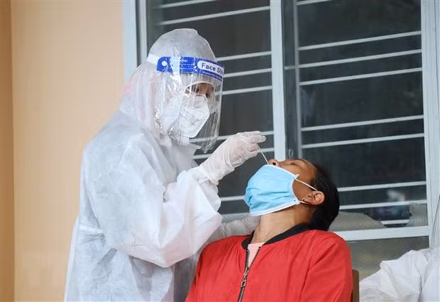 Vietnam sees over 9,500 new COVID-19 cases in 24 hours ảnh 1