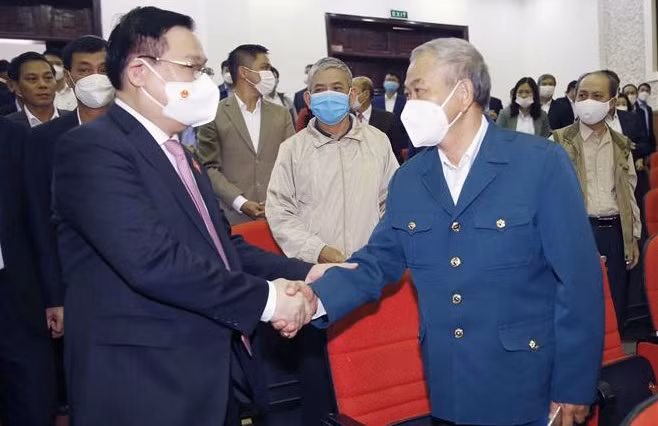 Top legislator meets voters in Hai Phong city ảnh 1