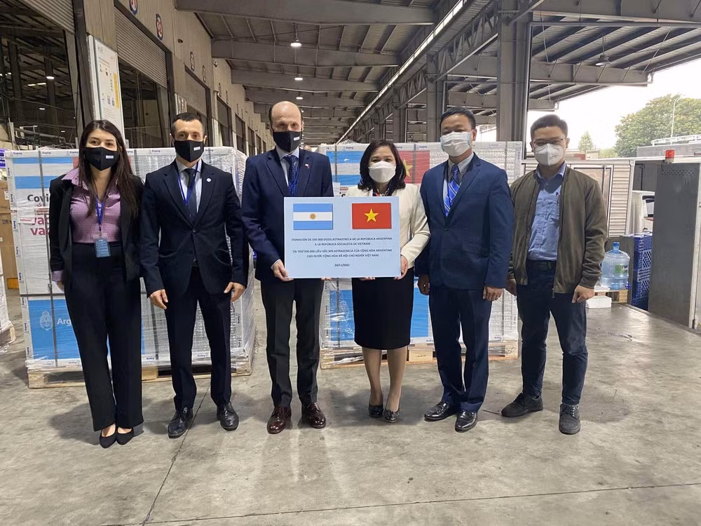 Argentina donates 500,000 AstraZeneca vaccine doses to Vietnam ảnh 1