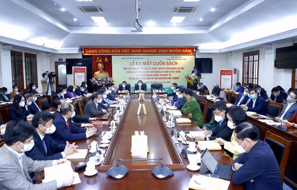 Book on Party General Secretary Nguyen Phu Trong’s article makes debut ảnh 1