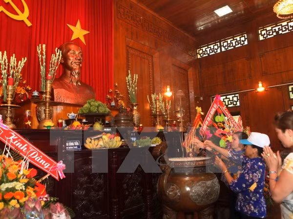 Sen village festival marks President Ho Chi Minh’s birthday ảnh 1