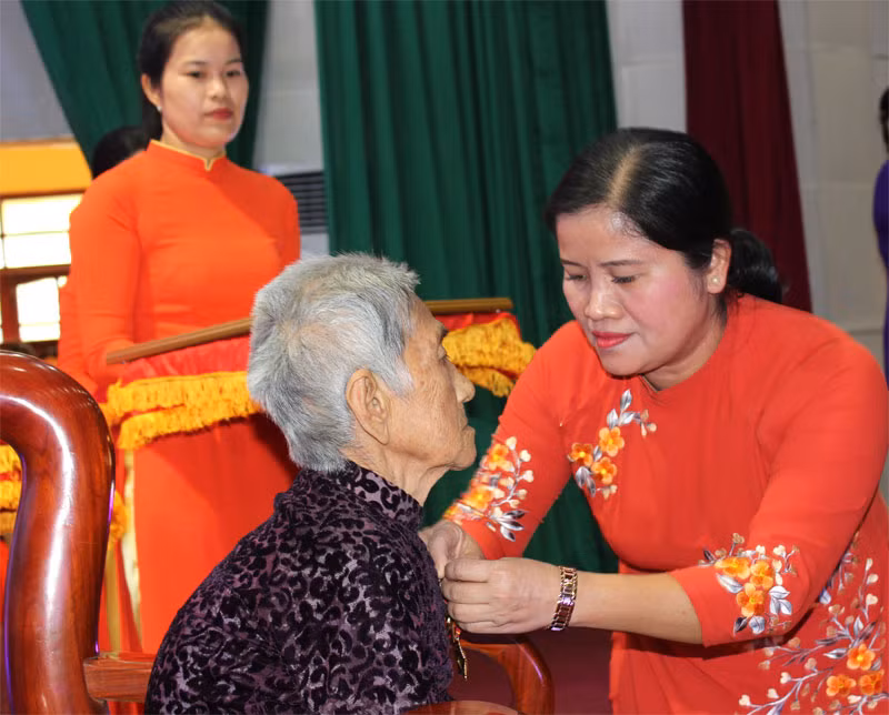 Binh Phuoc: 18 women awarded “Heroic Vietnamese Mother” title ảnh 1