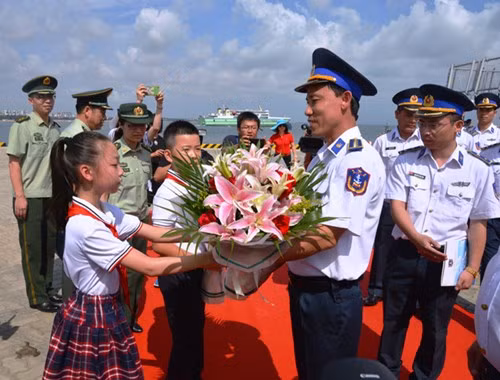 Vietnam Coast Guard ship continues exchange activities in Hainan ảnh 1