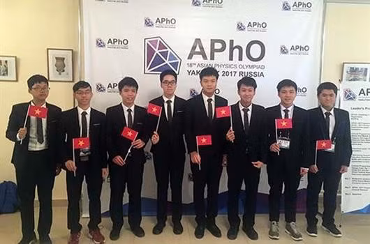 Vietnamese students shine at Asian Physics Olympiad 2017 ảnh 1