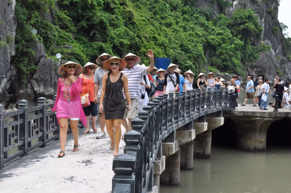 Foreign tourist numbers start to recover ảnh 1 Foreign tourist numbers start to recover ảnh 1