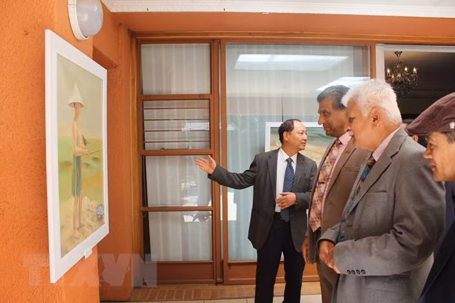 Painting exhibition in South Africa draws large crowds ảnh 1