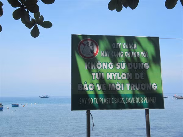 Ly Son islanders urged not to use plastic bags, straws ảnh 1