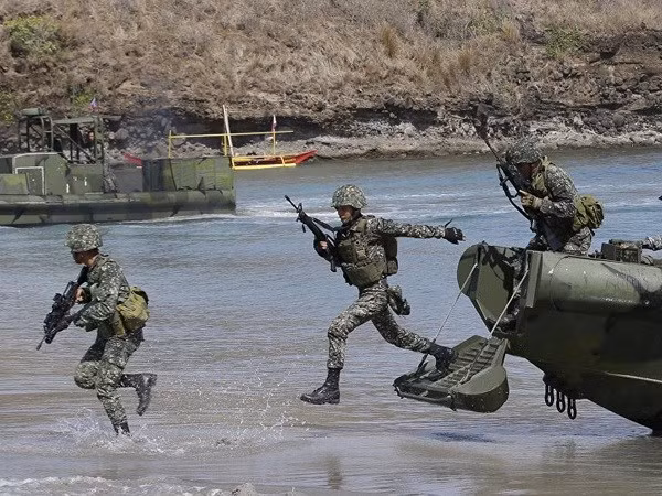 Philippines acquires more weapons to improve fighting capability ảnh 1