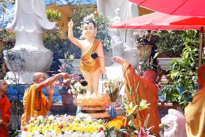 Lord Buddha’s birthday celebrated abroad ảnh 1