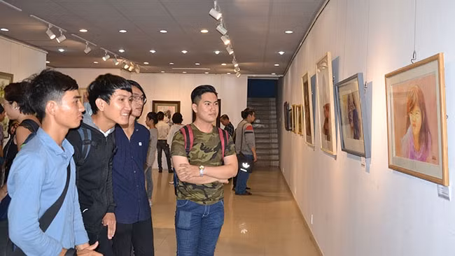 International watercolour exhibition opens in HCM City ảnh 1