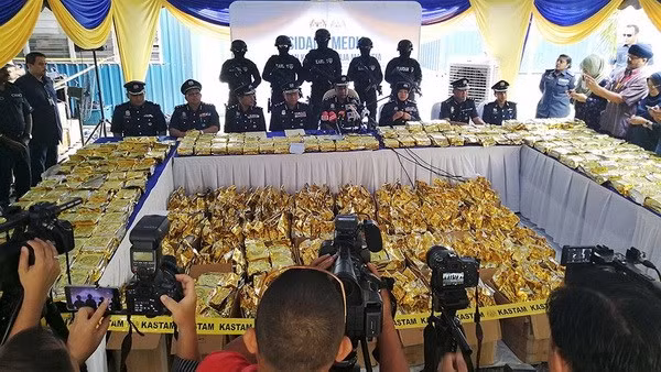 Record volume of crystal meths seized in Malaysia ảnh 1