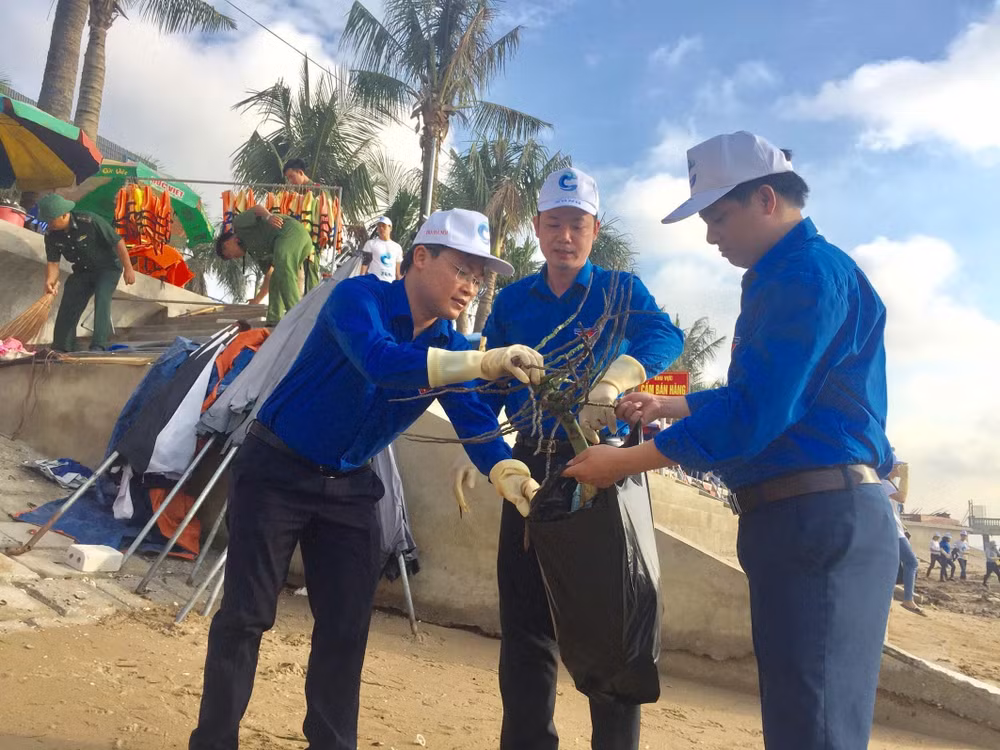 Campaign launched in Thanh Hoa to clean up marine environment ảnh 1