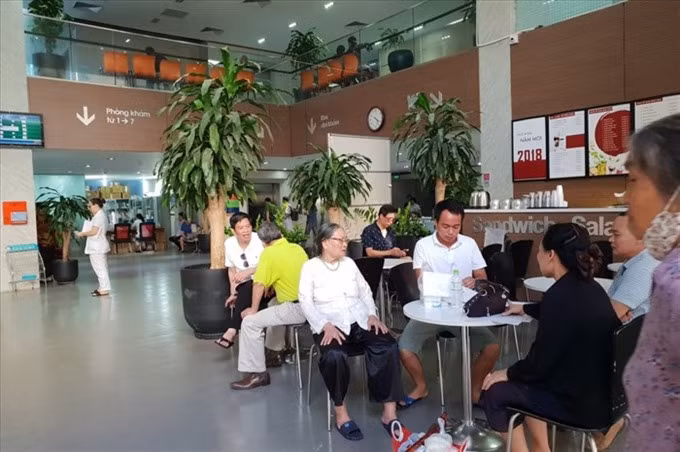 Vietnam faces shortage of qualified geriatric nurses ảnh 1