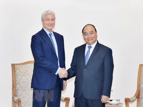 Government always creates optimal conditions for US firms, says PM ảnh 1