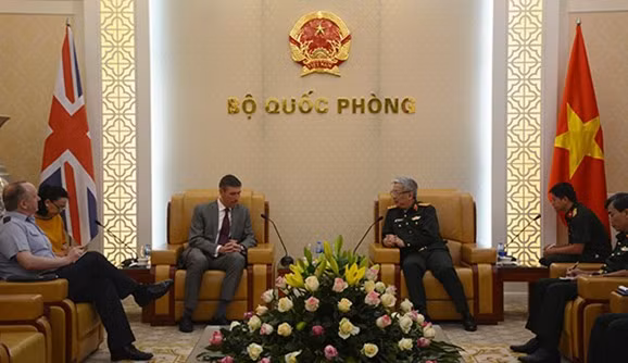 Vietnam boosts defence partnership with UK, Israel, South Africa ảnh 1