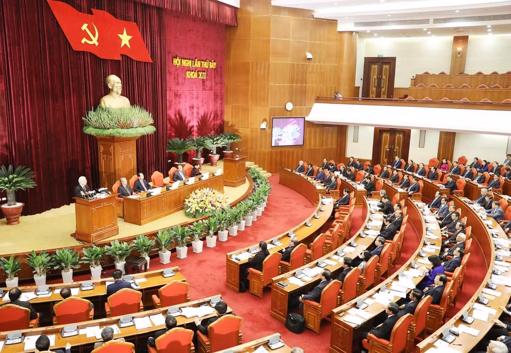Party chief emphasizes personnel work at Party Central Committee session ảnh 1