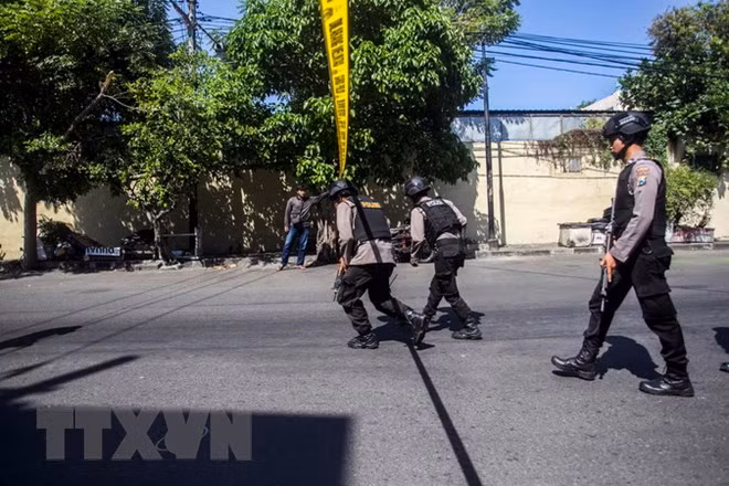 Indonesia: one shot dead, 13 arrested with suspected links to bombings ảnh 1