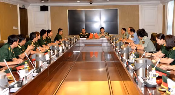Vietnamese and Chinese young officers hold exchange ảnh 1