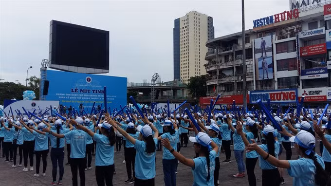 More measures needed to fight smoking ảnh 1