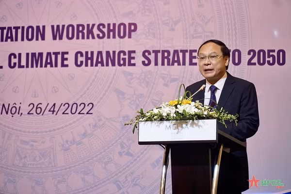  Conference collects ideas on draft national strategy on climate change ảnh 2