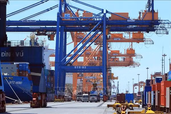 Vietnam enjoys 2.53 billion USD of trade surplus in four months ảnh 1