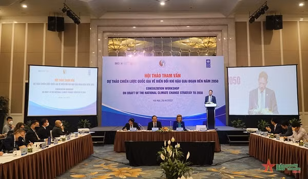  Conference collects ideas on draft national strategy on climate change ảnh 1