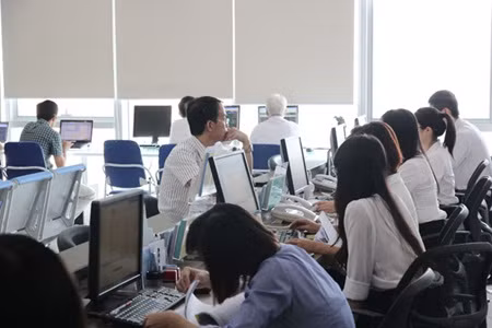 Shares rise, led by property firms ảnh 1