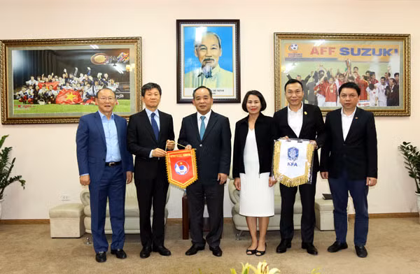 Vietnam-RoK relations bolstered through football activities: VFF ảnh 1