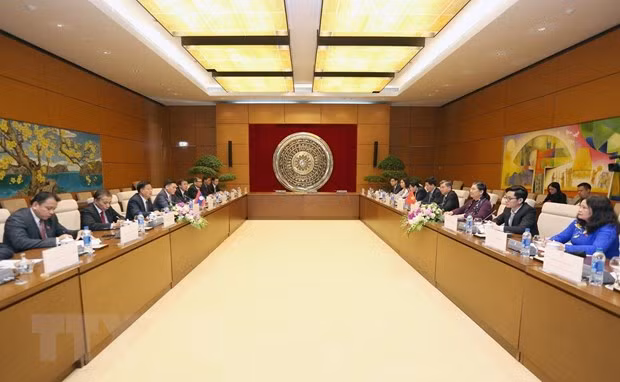 Vietnam-Laos legislative ties grow fruitfully: NA leader ảnh 1
