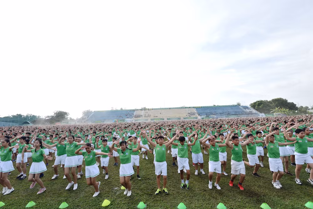 Mass physical exercise breaks record in Vietnam ảnh 1