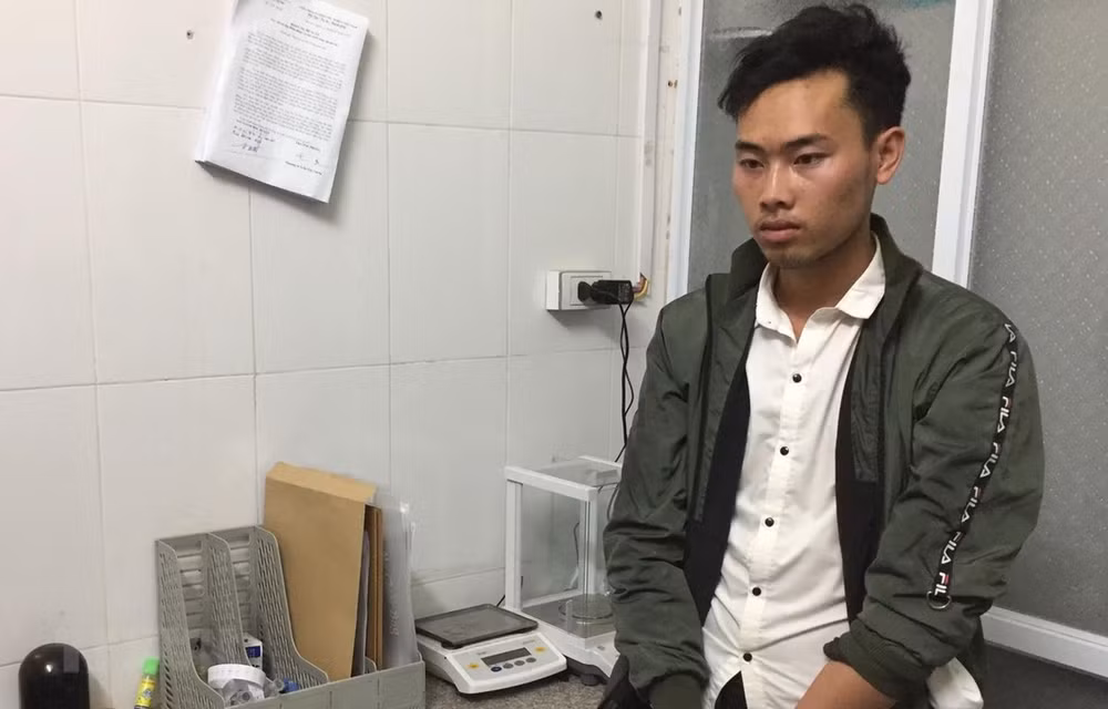 Smuggler of 17 heroin bricks arrested in Son La province ảnh 1