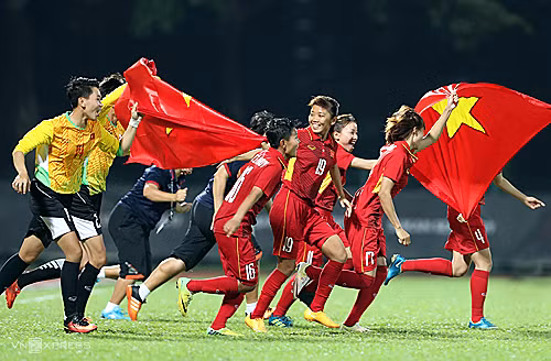 Women’s football team receive bonus of 34,500 USD ảnh 1