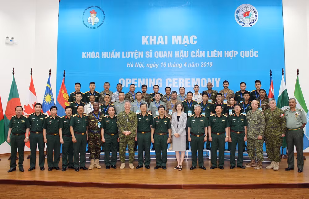 Training course for UN logistics officers opened in Hanoi ảnh 1