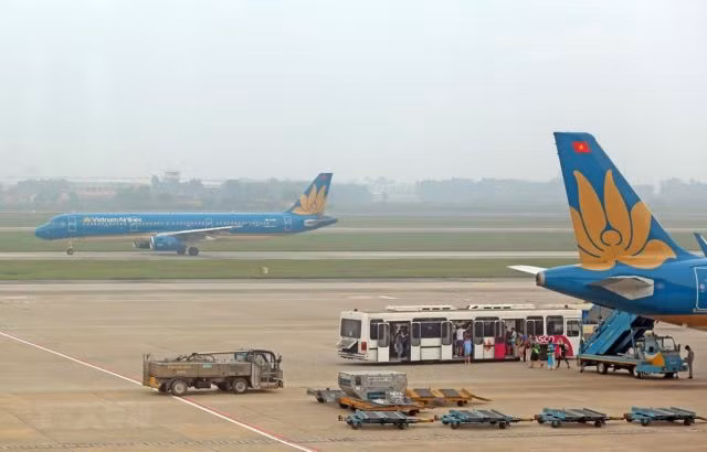 Airlines, railways and buses add transport capacity for holidays ảnh 1
