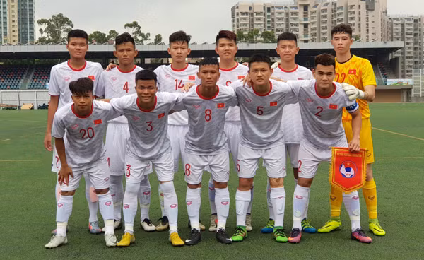 Vietnam finish second at Hong Kong U18 Football Tournament ảnh 1