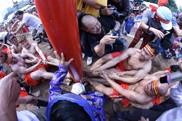 Traditional tug-of-war game handed down as heritage ảnh 1