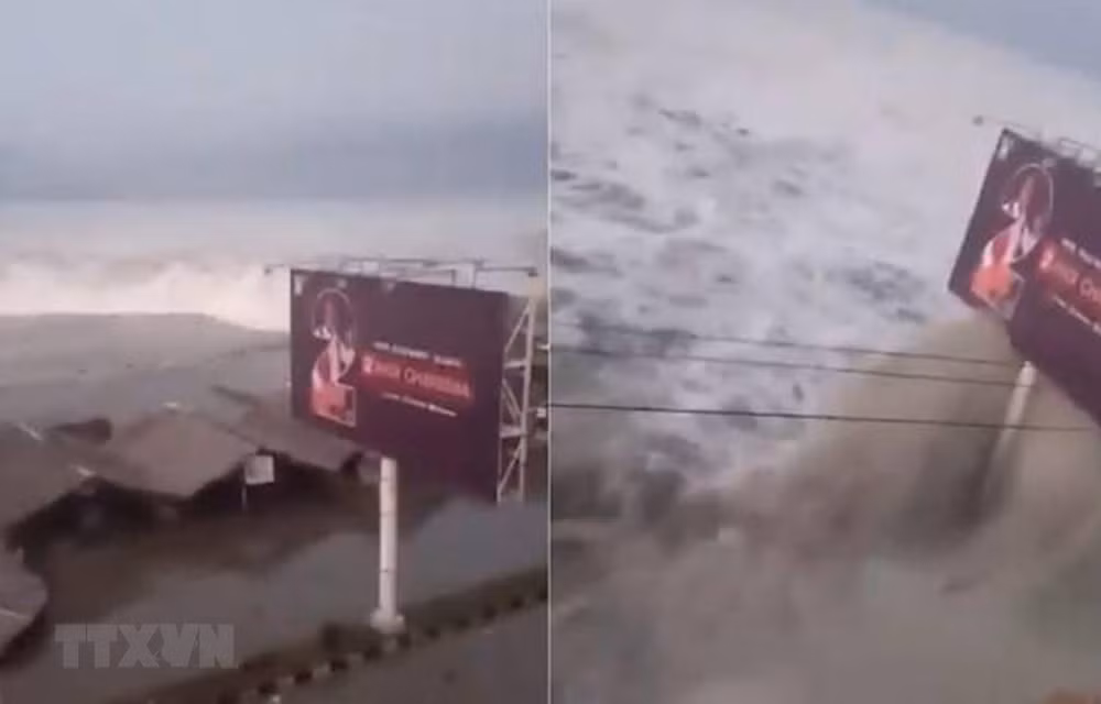 Tsunami warning issued after 6.8 earthquake strikes off Indonesia ảnh 1