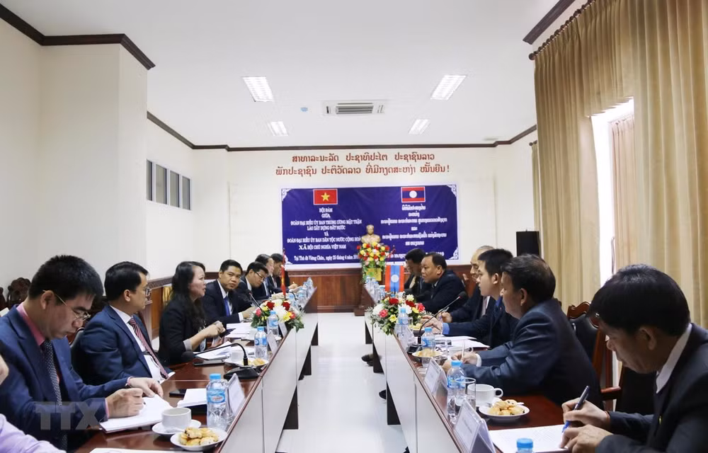 Vietnam, Laos enhance cooperation in ethnic affairs ảnh 1
