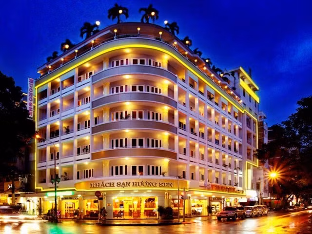 Local tourists, guests to help hospitality industry recover ảnh 1