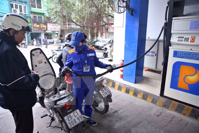 Consumer prices edge up slightly in Hanoi this month ảnh 1